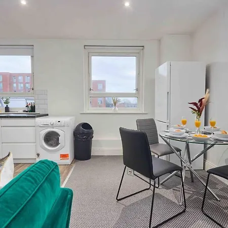 Apartment New! Stylish 3 Beds Apt In Ls2 - Free Parking & Wifi