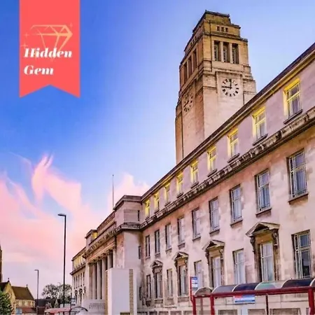 Apartment New! Stylish 3 Beds Apt In Ls2 - Free Parking & Wifi *