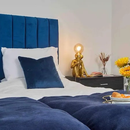 Apartment New! Stylish 3 Beds Apt In Ls2 - Free Parking & Wifi