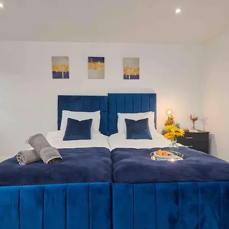 New! Stylish 3 Beds Apt In Ls2 - Free Parking & Wifi Leeds (West Yorkshire)