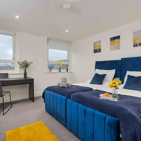 Apartment New! Stylish 3 Beds Apt In Ls2 - Free Parking & Wifi