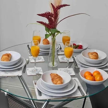 Apartment New! Stylish 3 Beds Apt In Ls2 - Free Parking & Wifi *